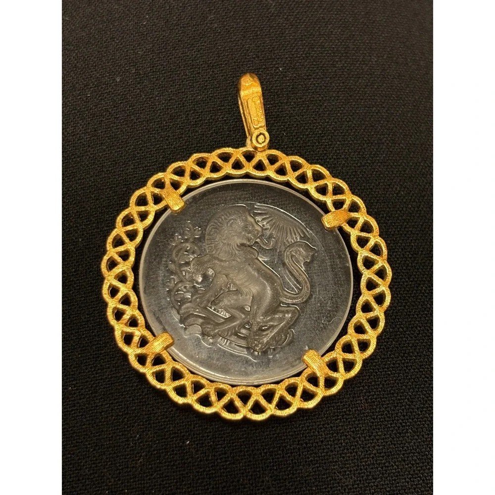 Vintage Crown Trifari Lion Intaglio Crystal Gold Tone Pendant Women - Picture 4 of 5